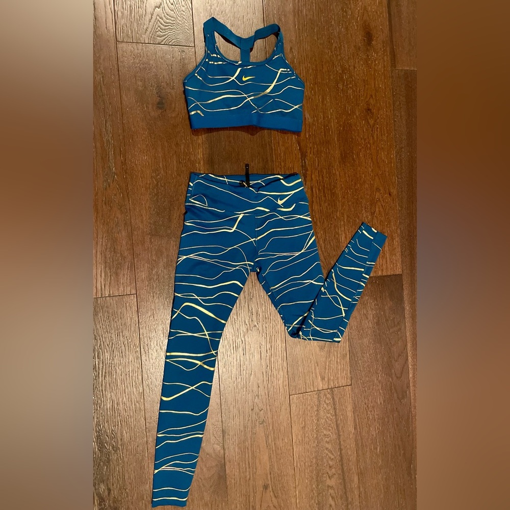 Women’s Nike Icon Clash metallic Gold Green/Blue print Running set.